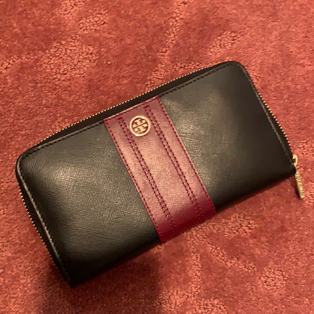 Tory Burch Zip Around Wallet